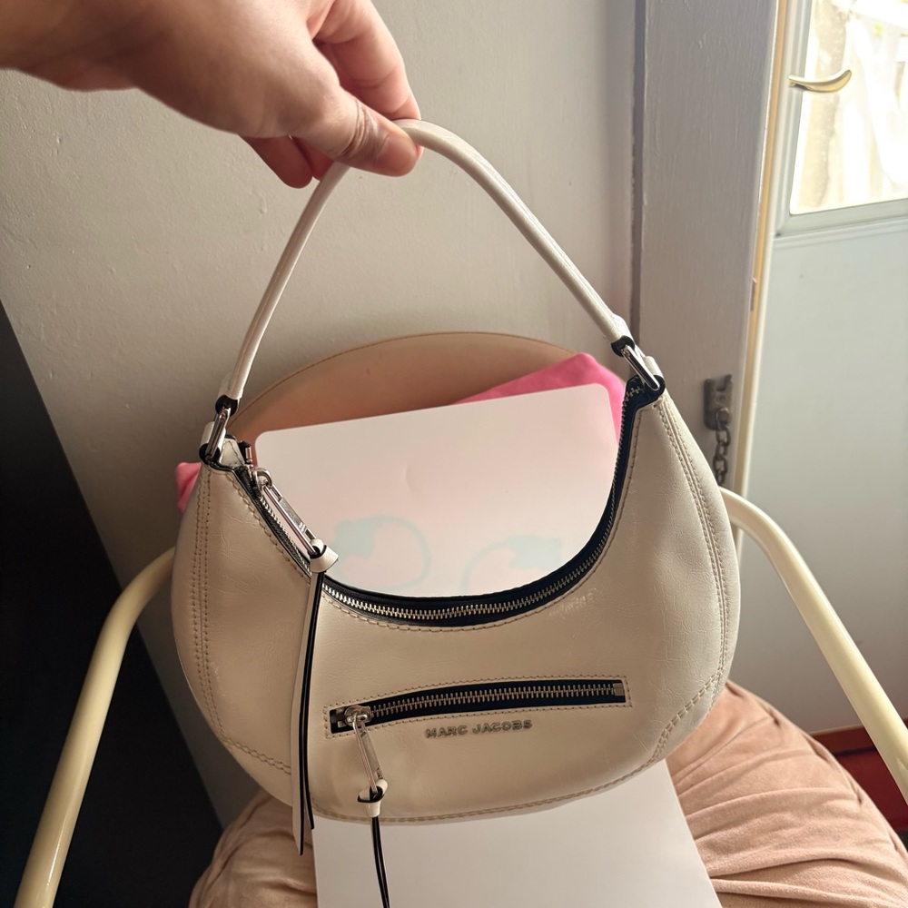 Marc Jacobs White Shoulder Bag with Silver Hardware - Picture 5 of 6